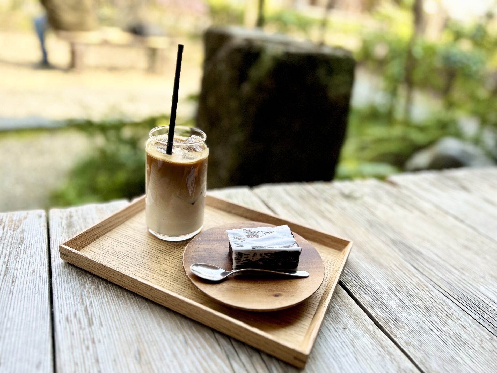 Coffee Base NASHINOKIのカフェラテと京豆腐ショコラケーキ
