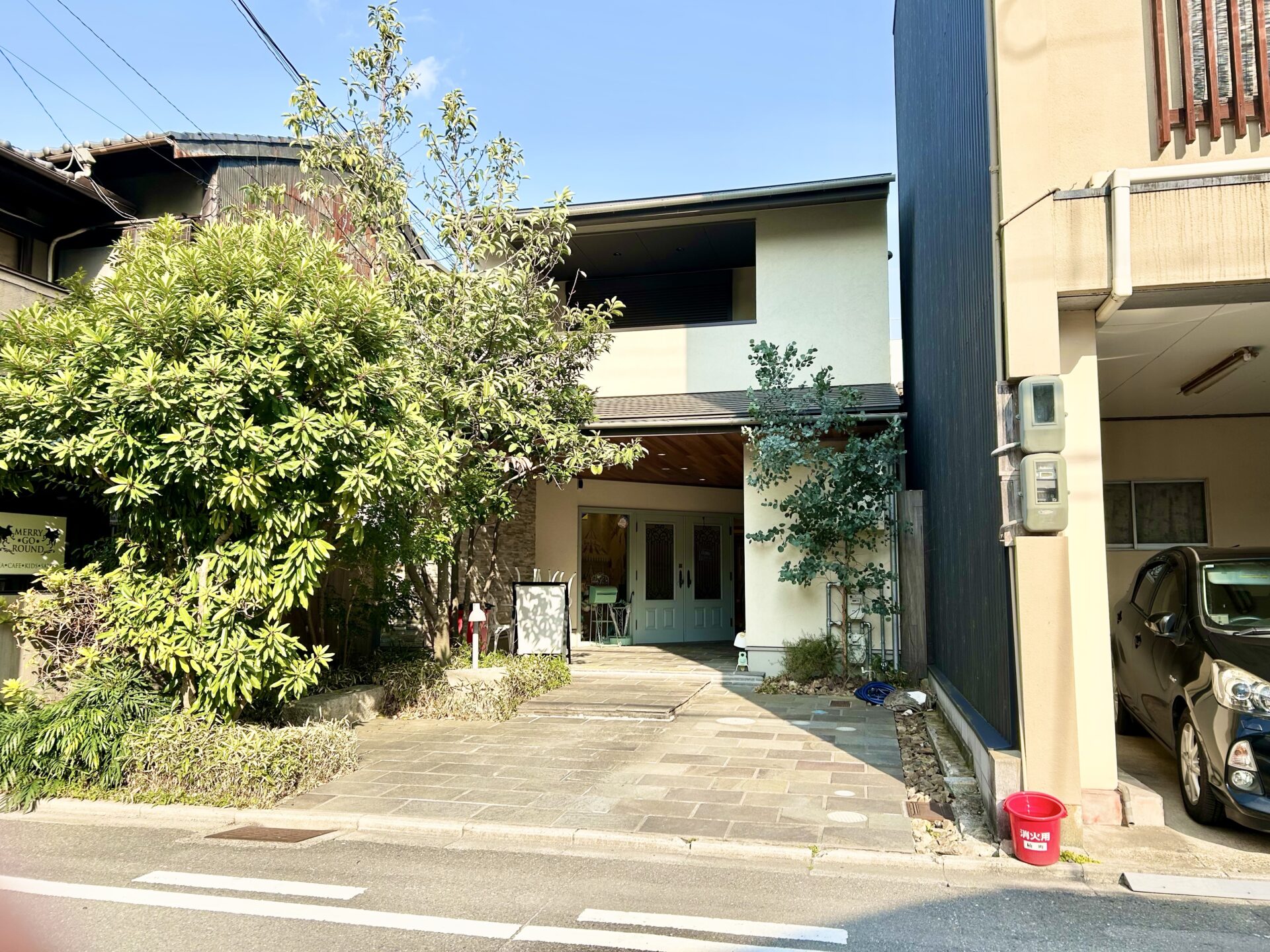 京都御所南カフェサロンメリーゴーランドの外観