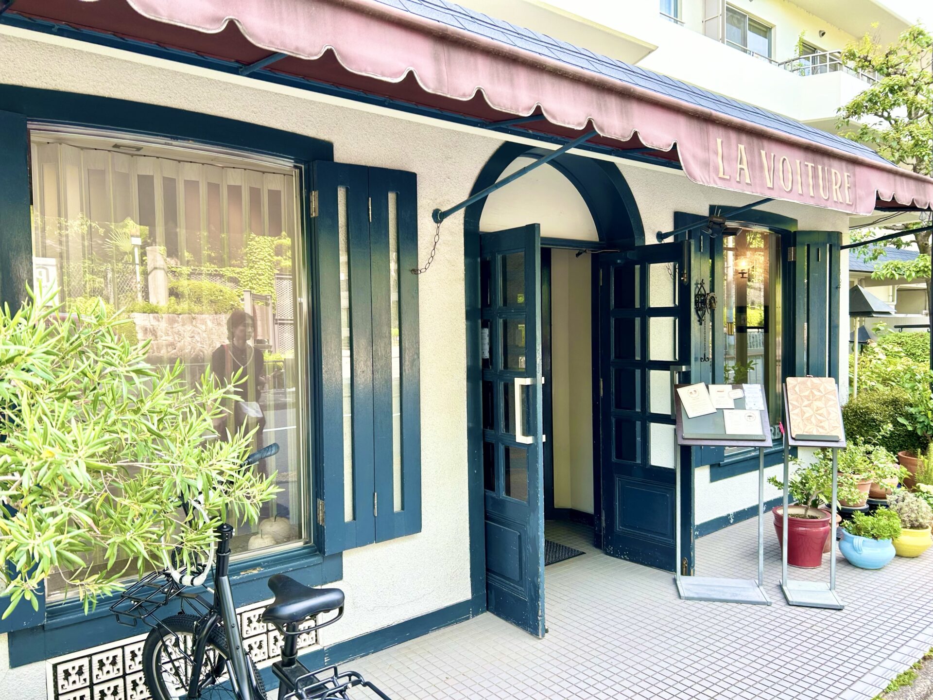 LA VOITURE（ラヴァ チュール）の外観