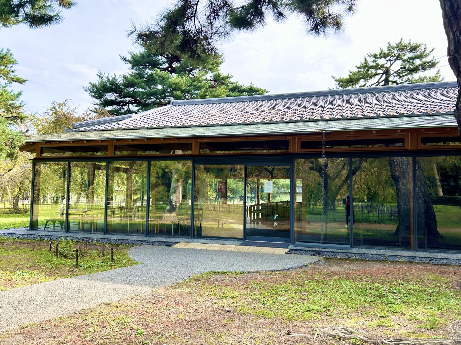 京都御苑　休憩所外観
